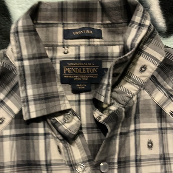 Men’s size large Pendleton button down - Picture 3 of 3